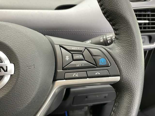 日産 セレナ e－パワー ハイウェイスター V 長野県 2021(令3)年 6.7万km ブリリアントホワイトパール 社外SDナビ/Bluetooth/CD/DVD/フルセグTV/全方位カメラ/社外前後ドライブレコーダー/ETC/デジタルインナーミラー/横滑り防止装置/衝突被害軽減システム/プロパイロット/駐車支援/ふらつき警報/側方支援/後側支援/速度標識表示/道路標識表示/ステアリングスイッチ/両側パワースライドドア/純正フロアマット/ドアバイザー/純正15インチAW装着/社外AW付き夏タイヤ4本積込/電動格納ミラー/コーナーセンサー/スマートキー/スペアキー1本/LEDヘッドライト