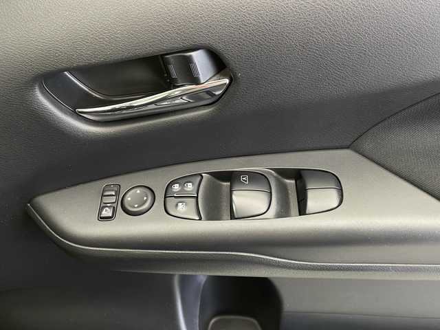 日産 セレナ e－パワー ハイウェイスター V 長野県 2021(令3)年 6.7万km ブリリアントホワイトパール 社外SDナビ/Bluetooth/CD/DVD/フルセグTV/全方位カメラ/社外前後ドライブレコーダー/ETC/デジタルインナーミラー/横滑り防止装置/衝突被害軽減システム/プロパイロット/駐車支援/ふらつき警報/側方支援/後側支援/速度標識表示/道路標識表示/ステアリングスイッチ/両側パワースライドドア/純正フロアマット/ドアバイザー/純正15インチAW装着/社外AW付き夏タイヤ4本積込/電動格納ミラー/コーナーセンサー/スマートキー/スペアキー1本/LEDヘッドライト