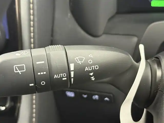 トヨタ ヴェルファイア ハイブリット Z プレミア 愛知県 2024(令6)年 2万km プラチナホワイトパールマイカ 13.2型有機EL後席ディスプレイ/左右独立ムーンルーフ　/純正14型メモリナビ/（FM/AM/BT/フルセグTV）　/全方位バックカメラ　/合皮シート　/前席＋二席目シートベンチレーション/前席＋二席目シートヒーター　/前席＋二席目パワーシート/ステアリングヒーター　/置くだけ充電　/デジタルインナーミラー　/ETC2.0/電動リアゲート/トヨタセーフティセンス/・プリクラッシュセーフティ/・レーンキープアシスト/・ブラインドスポットモニター/・ヘッドアップディスプレイ/・クリアランスソナー/・パーキングサポートブレーキ/・ロードサインアシスト/・レーダークルーズコントロール/・アダクティブハイビームシステム/・両側パワースライドドア/・純正19インチAW/・純正LEDヘッドライト/・純正フロアマット