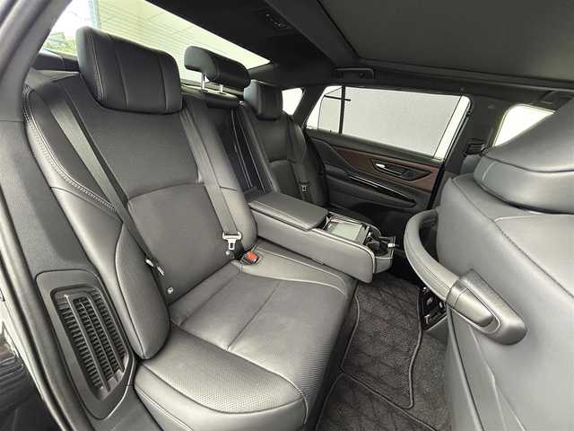 トヨタ クラウン Z 愛知県 2024(令6)年 1.8万km プレシャスブラックパール メーカーディスプレイオーディオPlus/　（ナビ/フルセグ/AM/FM/Bluetooth）/パノラマルーフ/モデリスタエアロ(F/S/R）/パノラミックビューモニター/バックカメラ/AC１００V/ビルトインETC2.0/トヨタセーフティーセンス/　・プリクラッシュセーフティ/　・レーダークルーズコントロール/　・レーントレーシングアシスト/　・ロードサインアシスト/　・プロアクティブドライビングアシスト/トヨタチームメイト/　・アドバンスドドライブ/　・アドバンスドパーク/デジタルインナーミラー/レザーシート/シートヒーター（D/N/後）/ベンチレーション（D/N）/ハンドルヒーター/置くだけ充電/電動リアゲート/純正19インチアルミホイール/スマートキー×２/保証書