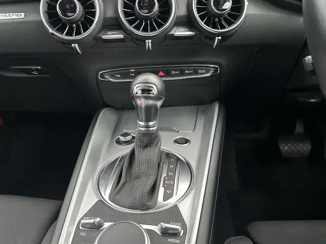 アウディ ＴＴクーペ 2．0 TFSI クワトロ 茨城県 2015(平27)年 2.5万km グレー アシスタンスパッケージ /バーチャルCP /ナビ /TV /LED/ レーンアシスト /サイドアシスト /クルーズコントロール /バックカメラ /パーキングエイド /パワーシート /DVD/CD/USB/BT /ETC2.0