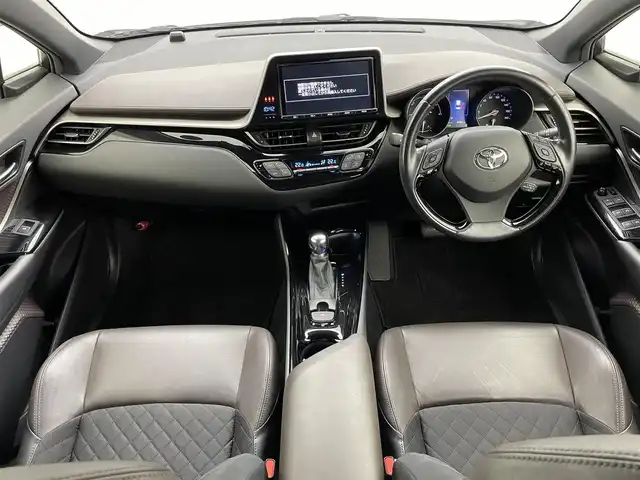 トヨタ Ｃ－ＨＲ G 岡山県 2017(平29)年 4.5万km ホワイトパールクリスタルシャイン 純正9インチナビ NSZT-Y66T/地デジ/Bluetooth/CD/DVD/SD/バックカメラ/ビルトインETC2.0/LEDヘッドライト/ハーフレザーシート /シートヒーター/トヨタセーフティセンス /・プリクラッシュセーフティ/・レーンキープアシスト/・オートハイビーム /レーダークルーズコントロール/純正フロアマット /トノカバー /純正18インチアルミホイール/コーナーセンサー