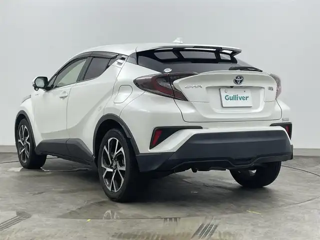 トヨタ Ｃ－ＨＲ G 岡山県 2017(平29)年 4.5万km ホワイトパールクリスタルシャイン 純正9インチナビ NSZT-Y66T/地デジ/Bluetooth/CD/DVD/SD/バックカメラ/ビルトインETC2.0/LEDヘッドライト/ハーフレザーシート /シートヒーター/トヨタセーフティセンス /・プリクラッシュセーフティ/・レーンキープアシスト/・オートハイビーム /レーダークルーズコントロール/純正フロアマット /トノカバー /純正18インチアルミホイール/コーナーセンサー