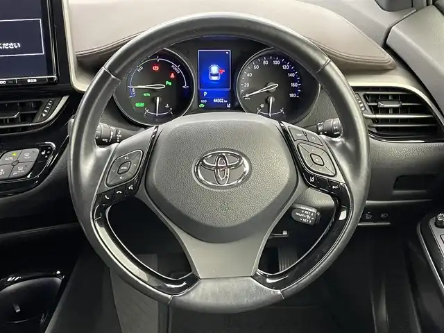 トヨタ Ｃ－ＨＲ G 岡山県 2017(平29)年 4.5万km ホワイトパールクリスタルシャイン 純正9インチナビ NSZT-Y66T/地デジ/Bluetooth/CD/DVD/SD/バックカメラ/ビルトインETC2.0/LEDヘッドライト/ハーフレザーシート /シートヒーター/トヨタセーフティセンス /・プリクラッシュセーフティ/・レーンキープアシスト/・オートハイビーム /レーダークルーズコントロール/純正フロアマット /トノカバー /純正18インチアルミホイール/コーナーセンサー