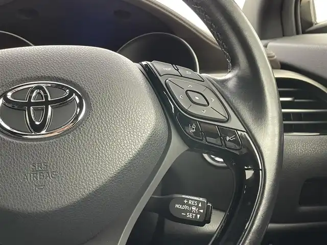 トヨタ Ｃ－ＨＲ G 岡山県 2017(平29)年 4.5万km ホワイトパールクリスタルシャイン 純正9インチナビ NSZT-Y66T/地デジ/Bluetooth/CD/DVD/SD/バックカメラ/ビルトインETC2.0/LEDヘッドライト/ハーフレザーシート /シートヒーター/トヨタセーフティセンス /・プリクラッシュセーフティ/・レーンキープアシスト/・オートハイビーム /レーダークルーズコントロール/純正フロアマット /トノカバー /純正18インチアルミホイール/コーナーセンサー