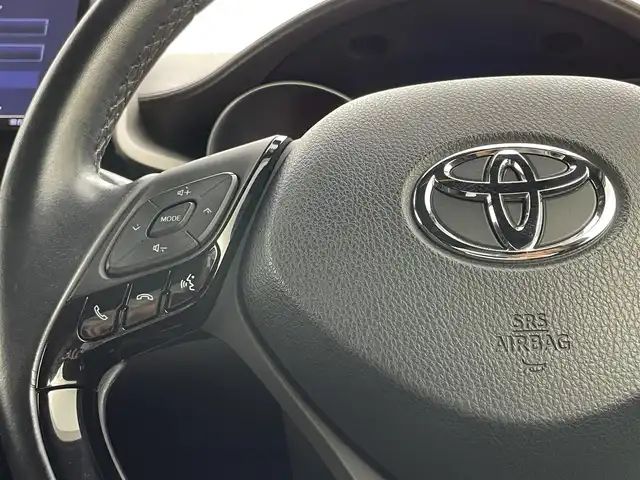 トヨタ Ｃ－ＨＲ G 岡山県 2017(平29)年 4.5万km ホワイトパールクリスタルシャイン 純正9インチナビ NSZT-Y66T/地デジ/Bluetooth/CD/DVD/SD/バックカメラ/ビルトインETC2.0/LEDヘッドライト/ハーフレザーシート /シートヒーター/トヨタセーフティセンス /・プリクラッシュセーフティ/・レーンキープアシスト/・オートハイビーム /レーダークルーズコントロール/純正フロアマット /トノカバー /純正18インチアルミホイール/コーナーセンサー