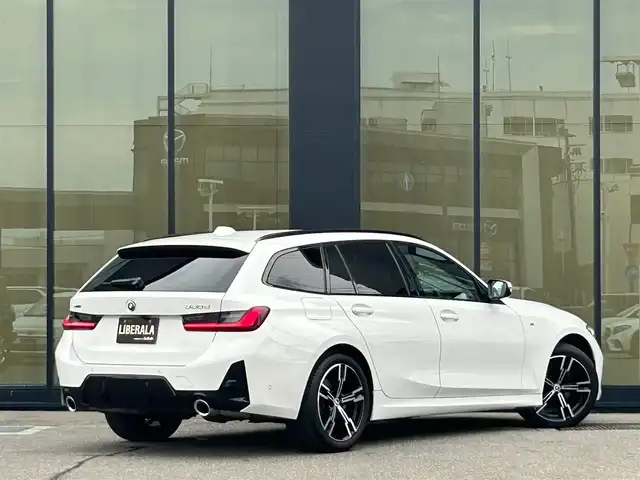 ＢＭＷ ３２０ｄ xDrive ツーリング Mスポーツ 石川県 2023(令5)年 3万km 白 4WD/BMWパーソナルアシスタント/コンフォートアクセス/純正メモリナビ/バックカメラ/AppleCarPlay/Bluetooth/USB/アダプティブクルーズコントロール/クリアランスソナー/ヘッドアップディスプレイ/パドルシフト/電動格納ミラー/オートライト/LEDヘッドライト/アンビエントライト/パワーシート/メモリーシート/ワイヤレスチャージャー/ミラー一体型ETC