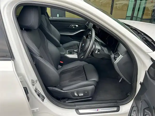 ＢＭＷ ３２０ｄ xDrive ツーリング Mスポーツ 石川県 2023(令5)年 3万km 白 4WD/BMWパーソナルアシスタント/コンフォートアクセス/純正メモリナビ/バックカメラ/AppleCarPlay/Bluetooth/USB/アダプティブクルーズコントロール/クリアランスソナー/ヘッドアップディスプレイ/パドルシフト/電動格納ミラー/オートライト/LEDヘッドライト/アンビエントライト/パワーシート/メモリーシート/ワイヤレスチャージャー/ミラー一体型ETC