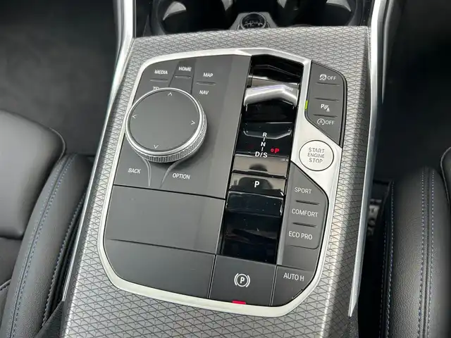 ＢＭＷ ３２０ｄ xDrive ツーリング Mスポーツ 石川県 2023(令5)年 3万km 白 4WD/BMWパーソナルアシスタント/コンフォートアクセス/純正メモリナビ/バックカメラ/AppleCarPlay/Bluetooth/USB/アダプティブクルーズコントロール/クリアランスソナー/ヘッドアップディスプレイ/パドルシフト/電動格納ミラー/オートライト/LEDヘッドライト/アンビエントライト/パワーシート/メモリーシート/ワイヤレスチャージャー/ミラー一体型ETC