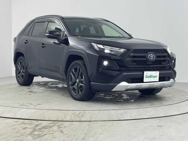 トヨタ ＲＡＶ４ ハイブリッド アドベンチャー 熊本県 2022(令4)年 4.4万km アティチュードブラックマイカ /禁煙車//純正10.5インチディスプレイオーディオ//バックカメラ//ビルトインETC2.0//前後ドライブレコーダー(DC-DR652)//トヨタセーフティセンス//プリクラッシュセーフティ//レーントレーシングアシスト//レーダークルーズ//アダプティブハイビーム//ロードサインアシスト//先行車発進告知//パーキングサポートブレーキ//ブラインドスポットモニター//Bi-Beam LEDヘッドライト//LEDフォグランプ//Adventure専用エクステリア//ルーフレール//電動リアゲート//TRAILモード//ドライブモード(エコ・ノーマル・スポーツ)//専用合皮シート//前席シートヒーター+ベンチレーション//運転席パワーシート(ポジションメモリー付)//ナノイーX//社外フロアマット//純正ドアバイザー//革巻きステアリング//ステアリングスイッチ//ステアリングヒーター//プッシュスタート//電動格納ミラーウィンカー//S-VSC&ACA&TRC