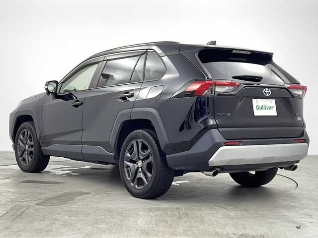 トヨタ ＲＡＶ４ ハイブリッド アドベンチャー 愛知県 2022(令4)年 4.4万km アティチュードブラックマイカ /禁煙車//純正10.5インチディスプレイオーディオ//バックカメラ//ビルトインETC2.0//前後ドライブレコーダー(DC-DR652)//トヨタセーフティセンス//プリクラッシュセーフティ//レーントレーシングアシスト//レーダークルーズ//アダプティブハイビーム//ロードサインアシスト//先行車発進告知//パーキングサポートブレーキ//ブラインドスポットモニター//Bi-Beam LEDヘッドライト//LEDフォグランプ//Adventure専用エクステリア//ルーフレール//電動リアゲート//TRAILモード//ドライブモード(エコ・ノーマル・スポーツ)//専用合皮シート//前席シートヒーター+ベンチレーション//運転席パワーシート(ポジションメモリー付)//ナノイーX//社外フロアマット//純正ドアバイザー//革巻きステアリング//ステアリングスイッチ//ステアリングヒーター//プッシュスタート//電動格納ミラーウィンカー//S-VSC&ACA&TRC