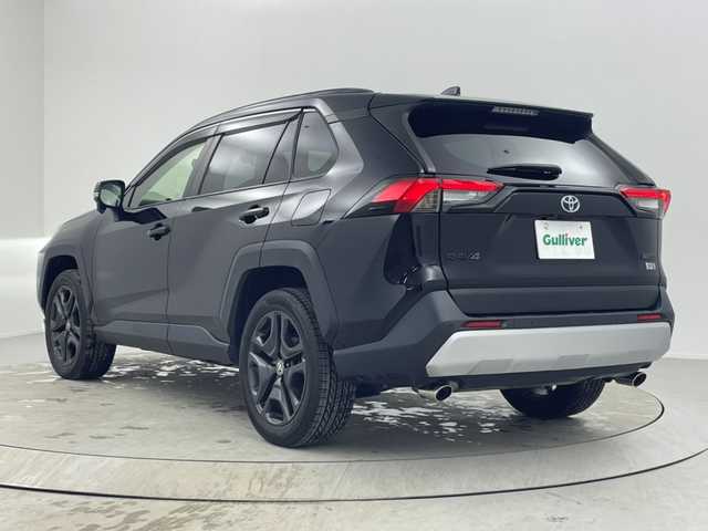 トヨタ ＲＡＶ４ ハイブリッド アドベンチャー 熊本県 2022(令4)年 4.4万km アティチュードブラックマイカ /禁煙車//純正10.5インチディスプレイオーディオ//バックカメラ//ビルトインETC2.0//前後ドライブレコーダー(DC-DR652)//トヨタセーフティセンス//プリクラッシュセーフティ//レーントレーシングアシスト//レーダークルーズ//アダプティブハイビーム//ロードサインアシスト//先行車発進告知//パーキングサポートブレーキ//ブラインドスポットモニター//Bi-Beam LEDヘッドライト//LEDフォグランプ//Adventure専用エクステリア//ルーフレール//電動リアゲート//TRAILモード//ドライブモード(エコ・ノーマル・スポーツ)//専用合皮シート//前席シートヒーター+ベンチレーション//運転席パワーシート(ポジションメモリー付)//ナノイーX//社外フロアマット//純正ドアバイザー//革巻きステアリング//ステアリングスイッチ//ステアリングヒーター//プッシュスタート//電動格納ミラーウィンカー//S-VSC&ACA&TRC