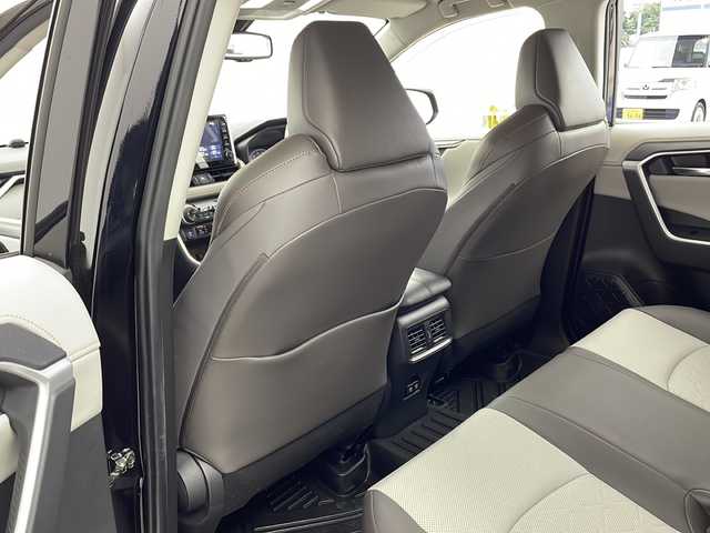 トヨタ ＲＡＶ４ ハイブリッド アドベンチャー 愛知県 2022(令4)年 4.4万km アティチュードブラックマイカ /禁煙車//純正10.5インチディスプレイオーディオ//バックカメラ//ビルトインETC2.0//前後ドライブレコーダー(DC-DR652)//トヨタセーフティセンス//プリクラッシュセーフティ//レーントレーシングアシスト//レーダークルーズ//アダプティブハイビーム//ロードサインアシスト//先行車発進告知//パーキングサポートブレーキ//ブラインドスポットモニター//Bi-Beam LEDヘッドライト//LEDフォグランプ//Adventure専用エクステリア//ルーフレール//電動リアゲート//TRAILモード//ドライブモード(エコ・ノーマル・スポーツ)//専用合皮シート//前席シートヒーター+ベンチレーション//運転席パワーシート(ポジションメモリー付)//ナノイーX//社外フロアマット//純正ドアバイザー//革巻きステアリング//ステアリングスイッチ//ステアリングヒーター//プッシュスタート//電動格納ミラーウィンカー//S-VSC&ACA&TRC