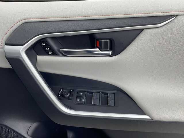 トヨタ ＲＡＶ４ ハイブリッド アドベンチャー 愛知県 2022(令4)年 4.4万km アティチュードブラックマイカ /禁煙車//純正10.5インチディスプレイオーディオ//バックカメラ//ビルトインETC2.0//前後ドライブレコーダー(DC-DR652)//トヨタセーフティセンス//プリクラッシュセーフティ//レーントレーシングアシスト//レーダークルーズ//アダプティブハイビーム//ロードサインアシスト//先行車発進告知//パーキングサポートブレーキ//ブラインドスポットモニター//Bi-Beam LEDヘッドライト//LEDフォグランプ//Adventure専用エクステリア//ルーフレール//電動リアゲート//TRAILモード//ドライブモード(エコ・ノーマル・スポーツ)//専用合皮シート//前席シートヒーター+ベンチレーション//運転席パワーシート(ポジションメモリー付)//ナノイーX//社外フロアマット//純正ドアバイザー//革巻きステアリング//ステアリングスイッチ//ステアリングヒーター//プッシュスタート//電動格納ミラーウィンカー//S-VSC&ACA&TRC