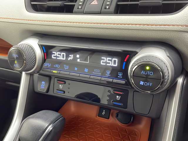 トヨタ ＲＡＶ４ ハイブリッド アドベンチャー 愛知県 2022(令4)年 4.4万km アティチュードブラックマイカ /禁煙車//純正10.5インチディスプレイオーディオ//バックカメラ//ビルトインETC2.0//前後ドライブレコーダー(DC-DR652)//トヨタセーフティセンス//プリクラッシュセーフティ//レーントレーシングアシスト//レーダークルーズ//アダプティブハイビーム//ロードサインアシスト//先行車発進告知//パーキングサポートブレーキ//ブラインドスポットモニター//Bi-Beam LEDヘッドライト//LEDフォグランプ//Adventure専用エクステリア//ルーフレール//電動リアゲート//TRAILモード//ドライブモード(エコ・ノーマル・スポーツ)//専用合皮シート//前席シートヒーター+ベンチレーション//運転席パワーシート(ポジションメモリー付)//ナノイーX//社外フロアマット//純正ドアバイザー//革巻きステアリング//ステアリングスイッチ//ステアリングヒーター//プッシュスタート//電動格納ミラーウィンカー//S-VSC&ACA&TRC