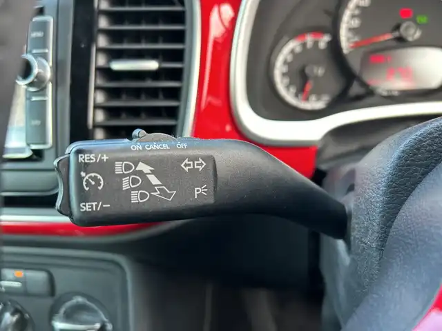 フォルクスワーゲン ザ・ビートル デザイン 三重県 2014(平26)年 7.9万km 赤 /禁煙車　//純正ナビ　//フルセグ　//バックカメラ　//ＥＴＣ　//ＢＴ　//前後ドライブレコーダー　//フォグライト　//ＣＤ／ＤＶＤ／ＭＳＶ／ＵＳＢ　//ＨＩＤライト//取扱説明書//保証書//スペアキー