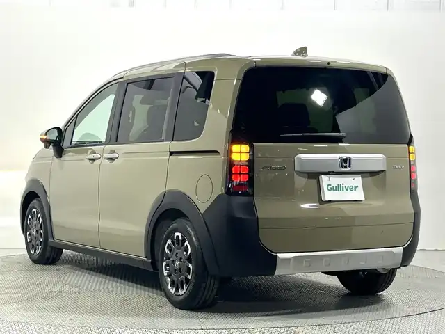 ホンダ フリード ハイブリット e:HEV クロスター 大阪府 2025(令7)年 0.1千km ベージュ 未使用車　ハーフレザー　純正ナビＴＶ　両側パワスラ　シートヒーター　バックカメラ　レーダークルコン　衝突軽減　レーンアシスト　クリアランスソナー　オートハイビーム　ＬＥＤヘッドライト　ＢＳＭ　禁煙車