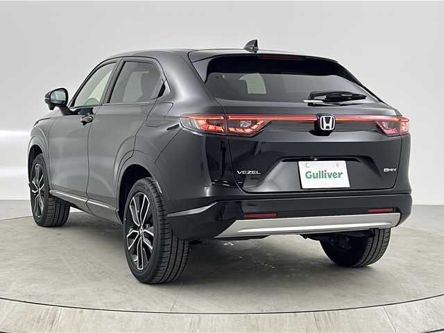 ホンダ ヴェゼル ハイブリッド e:HEV Z 熊本県 2021(令3)年 3.4万km クリスタルブラックパール 純正SDナビ/フルセグ CD DVD BT MSV/バックカメラ/レーダークルーズコントロール/LKA/衝突軽減ブレーキ/BSI/コーナーセンサー/ハーフレザーシート/シートヒーター/ステアリングヒーター/ハンズフリーパワーバックドア/LEDヘッドライト/LEDフォグライト/オートライト/ETC/純正18インチアルミホイール/スマートキー