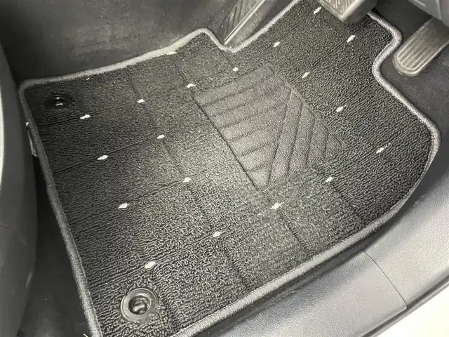 トヨタ プリウス ＰＨＶ A プレミアム 群馬県 2018(平30)年 1.1万km ホワイトパールクリスタルシャイン 禁煙車　純正１１．６インチナビ　バックカメラ　アダクティブクルーズコントロール　ブラインドスポットモニター　シートヒーター　デジタルインナーミラー　ドライブレコーダー　ＥＴＣ２．０　衝突軽減システム