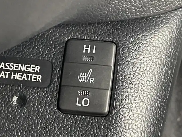 トヨタ プリウス ＰＨＶ A プレミアム 群馬県 2018(平30)年 1.1万km ホワイトパールクリスタルシャイン 禁煙車　純正１１．６インチナビ　バックカメラ　アダクティブクルーズコントロール　ブラインドスポットモニター　シートヒーター　デジタルインナーミラー　ドライブレコーダー　ＥＴＣ２．０　衝突軽減システム