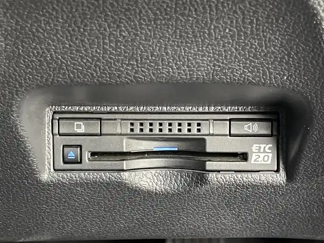 トヨタ プリウス ＰＨＶ A プレミアム 群馬県 2018(平30)年 1.1万km ホワイトパールクリスタルシャイン 禁煙車　純正１１．６インチナビ　バックカメラ　アダクティブクルーズコントロール　ブラインドスポットモニター　シートヒーター　デジタルインナーミラー　ドライブレコーダー　ＥＴＣ２．０　衝突軽減システム