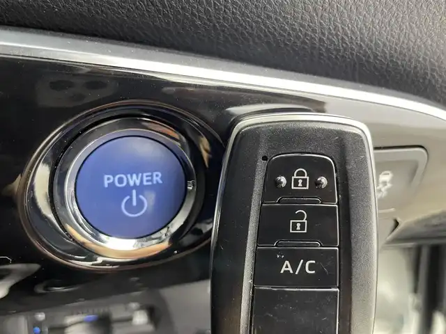 トヨタ プリウス ＰＨＶ A プレミアム 群馬県 2018(平30)年 1.1万km ホワイトパールクリスタルシャイン 禁煙車　純正１１．６インチナビ　バックカメラ　アダクティブクルーズコントロール　ブラインドスポットモニター　シートヒーター　デジタルインナーミラー　ドライブレコーダー　ＥＴＣ２．０　衝突軽減システム