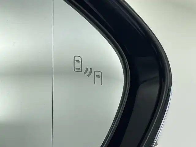 トヨタ プリウス ＰＨＶ A プレミアム 群馬県 2018(平30)年 1.1万km ホワイトパールクリスタルシャイン 禁煙車　純正１１．６インチナビ　バックカメラ　アダクティブクルーズコントロール　ブラインドスポットモニター　シートヒーター　デジタルインナーミラー　ドライブレコーダー　ＥＴＣ２．０　衝突軽減システム