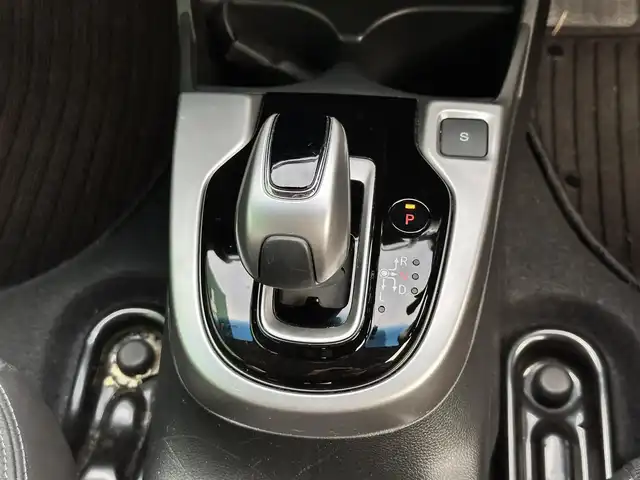 ホンダ フィット ハイブリット L ホンダセンシング 宮城県 2018(平30)年 1.2万km ルージュアメジストM ホンダセンシング/衝突軽減ブレーキ〈CMBS〉/●誤発進抑制機能/●歩行者事故低減ステアリング/●路外逸脱抑制機能/●ACC〈アダプティブ・クルーズ・コントロール〉/●LKAS〈車線維持支援システム〉/●先行車発進お知らせ機能/●標識認識機能/コンフォートビューパッケージ/●親水/ヒーテッドドアミラー/●フロントドア撥水ガラス/●熱線入りフロントウインドウ/純正ナビ（VXM-184VFi）/・CD/DVD/・Bluetooth/・フルセグTV/バックカメラ/ビルトインETC/ドライブレコーダー/ハーフレザーシート/革巻きステアリング/ステアリングスイッチ/LEDヘッドランプ/LEDフォグランプ/オートライト/スマートキー＆プッシュスタート/スペアキー1本/電動格納ミラー/純正フロアマット/ドアバイザー/W/サイド/カーテンエアバッ