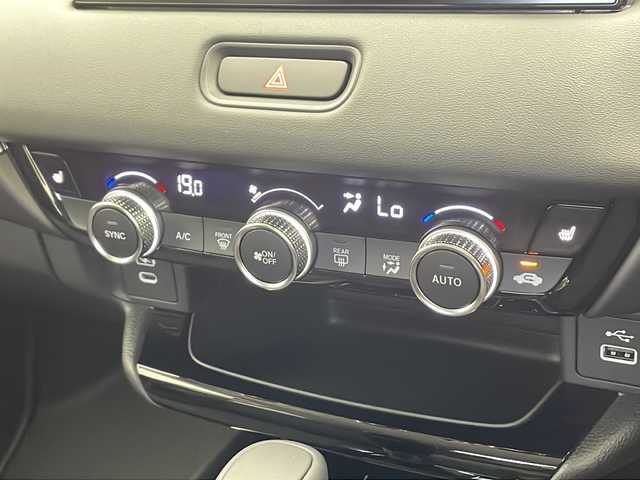 ホンダ ヴェゼル ハイブリッド e:HEV Z 千葉県 2025(令7)年 0.1千km クリスタルブラックパール 登録済未使用車/衝突軽減ブレーキ/純正ディスプレイオーディオ/（フルセグ/Bluetooth/USB/FM/AM/AplleCarPlay/AndroidAuto）/バックカメラ/ETC/アイドリングストップ/ハーフレザーシート/シートヒーター（運転席＋助手席）/ステアリングヒーター/パドルシフト/LEDヘッドライト/電動格納ミラー