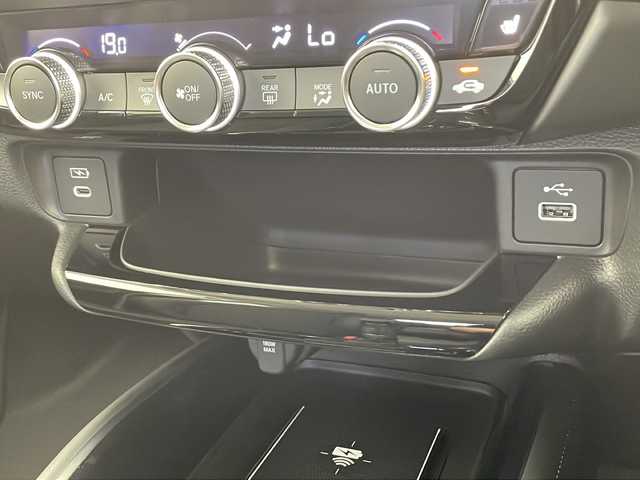 ホンダ ヴェゼル ハイブリッド e:HEV Z 千葉県 2025(令7)年 0.1千km クリスタルブラックパール 登録済未使用車/衝突軽減ブレーキ/純正ディスプレイオーディオ/（フルセグ/Bluetooth/USB/FM/AM/AplleCarPlay/AndroidAuto）/バックカメラ/ETC/アイドリングストップ/ハーフレザーシート/シートヒーター（運転席＋助手席）/ステアリングヒーター/パドルシフト/LEDヘッドライト/電動格納ミラー