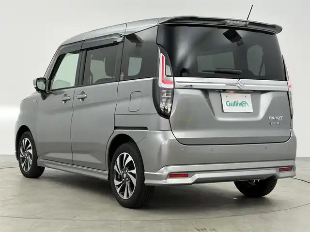 スズキ ソリオ バンディット HV MV 愛知県 2024(令6)年 1.4万km シルバー スズキセーフティサポート/純正メモリナビ/フルセグTV/Bluetooth/AppleCarPlay/AndroidAuto/両側パワースライドドア/全方位モニター/前席シートヒーター/アダプティブクルーズコントロール/革巻きステアリング/ステアリングスイッチ/後席サーキュレーター/黒レザー調シートカバー/ヘッドアップディスプレイ/純正15インチアルミホイール