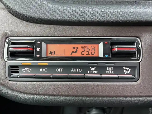 スズキ ソリオ バンディット HV MV 愛知県 2024(令6)年 1.4万km シルバー スズキセーフティサポート/純正メモリナビ/フルセグTV/Bluetooth/AppleCarPlay/AndroidAuto/両側パワースライドドア/全方位モニター/前席シートヒーター/アダプティブクルーズコントロール/革巻きステアリング/ステアリングスイッチ/後席サーキュレーター/黒レザー調シートカバー/ヘッドアップディスプレイ/純正15インチアルミホイール