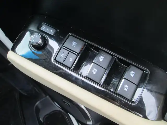 トヨタ ヴェルファイア ハイブリット V Lエディション 道央・札幌 2015(平27)年 3.9万km ホワイトパールクリスタルシャイン ワンオーナー/モデリスタエアロ/メーカーナビ、フルセグTV/JBLサウンドシステム/パノラミックビューモニター/リアエンターテイメントシステム/プリクラッシュセーフティ/ベージュレザーシート/前席パワーシート/シートヒーター/セカンドセミパワーシート/パワーバックドア/LEDヘッドライト&LEDフォグ/純正17インチアルミホイール/ウッドコンビハンドル/ステアリングヒーター/前後ドライブレコーダー/ビルトインETC/新車整備手帳/取扱説明書/スペアキー