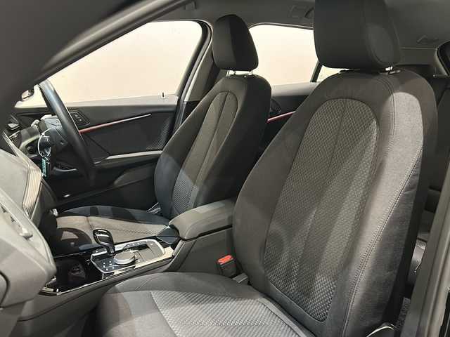 ＢＭＷ １１８ｄ プレイ エディションジョイ+ 新潟県 2020(令2)年 2.2万km サファイアブラックP オプション/コンフォート・パッケージ/-BMW Individual アルミニウムライン/-オートマチックテールゲートオペレーション/-アクティブクルーズコントロール/-イルミネーテッドベルリンインテリアトリム/iDriveナビゲーションパッケージ/-BMWライブコックピット/(マルチディスプレイメーターパネル、HDDナビゲーション)/-インテリジェントパーソナルアシスタント(AI音声会話システム)/-ITSスポット対応DSRC車載器(ルームミラー内蔵ETC)/-BMWコネクテッドドライブプロフェッショナル/ストレージパッケージ/-ストレージコンパートメントパッケージ/(シートバック収納、Type-C USB〔センター・コンソール、リヤ〕、/照明付リング〔センター・コンソール〕)/-ラゲージコンパートメントパッケージ（ストラップ、アディショナルラゲージコンパートメントライト〔左側〕、積載量アップ機能〔リヤ・シート〕)/-ラゲージコンパートメントネット/主要装備/衝突被害軽減ブレーキ/レーンキープアシスト/ブラインドスポットアシスト/純正16インチアルミホイール/LEDヘッドライト/バックカメラ/スマートキー