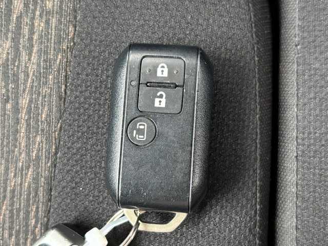 スズキ スペーシア カスタム HYBRID GS 宮城県 2020(令2)年 3万km ピュアホワイトP 登録時走行距離２９７１７ｋｍ/片側パワースライドドア/デュアルセンサーブレーキサポート/純正ナビ/・フルセグ/・Bluetooth/・AUX/・CD/DVD/・FM/AM/ETC/クリアランスソナー/レーンキープアシスト/アイドリングストップ/横滑り防止機能/オートライト/ＬＥＤヘッドライト/シートヒーター/エンジンスターター/プッシュスタート/スマートキー/フォグランプ/ウインカーミラー/ドアバイザー/後席サンシェード/純正フロアマット