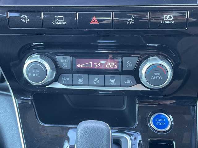 日産 セレナ e－パワー ハイウェイスター V 千葉県 2020(令2)年 3.3万km ブリリアントホワイトパール 純正10インチナビ/(フルセグＴＶ/Bluetooth/CD/DVD/Blu-ray)/全周囲カメラ/ドライブレコーダー前後/ブラインドスポットモニター/パーキングアシスト/衝突被害軽減システム/車線逸脱警報/クルーズコントロール/フリップダウンモニター/ハンズフリー両側オートスライドドア/横滑り防止装置/ビルトインETC/LEDヘッドライト/フォグランプ/オートライト/ウィンカーミラー/電動格納ミラー/純正15インチAW/シートヒーター/シートリフター/ステアリングヒーター/プッシュスタート/スマートキー/フロアマット/スペアキー/取扱説明書