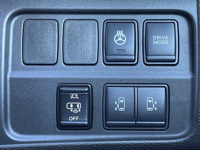 日産 セレナ e－パワー ハイウェイスター V 千葉県 2020(令2)年 3.3万km ブリリアントホワイトパール 純正10インチナビ/(フルセグＴＶ/Bluetooth/CD/DVD/Blu-ray)/全周囲カメラ/ドライブレコーダー前後/ブラインドスポットモニター/パーキングアシスト/衝突被害軽減システム/車線逸脱警報/クルーズコントロール/フリップダウンモニター/ハンズフリー両側オートスライドドア/横滑り防止装置/ビルトインETC/LEDヘッドライト/フォグランプ/オートライト/ウィンカーミラー/電動格納ミラー/純正15インチAW/シートヒーター/シートリフター/ステアリングヒーター/プッシュスタート/スマートキー/フロアマット/スペアキー/取扱説明書