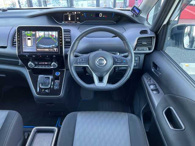 日産 セレナ e－パワー ハイウェイスター V 千葉県 2020(令2)年 3.3万km ブリリアントホワイトパール 純正10インチナビ/(フルセグＴＶ/Bluetooth/CD/DVD/Blu-ray)/全周囲カメラ/ドライブレコーダー前後/ブラインドスポットモニター/パーキングアシスト/衝突被害軽減システム/車線逸脱警報/クルーズコントロール/フリップダウンモニター/ハンズフリー両側オートスライドドア/横滑り防止装置/ビルトインETC/LEDヘッドライト/フォグランプ/オートライト/ウィンカーミラー/電動格納ミラー/純正15インチAW/シートヒーター/シートリフター/ステアリングヒーター/プッシュスタート/スマートキー/フロアマット/スペアキー/取扱説明書