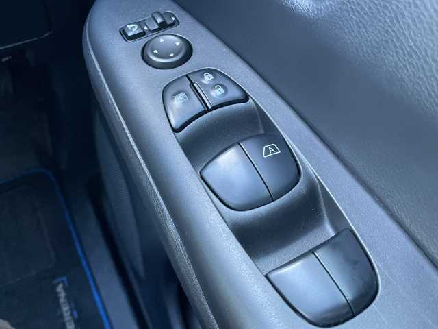 日産 セレナ e－パワー ハイウェイスター V 千葉県 2020(令2)年 3.3万km ブリリアントホワイトパール 純正10インチナビ/(フルセグＴＶ/Bluetooth/CD/DVD/Blu-ray)/全周囲カメラ/ドライブレコーダー前後/ブラインドスポットモニター/パーキングアシスト/衝突被害軽減システム/車線逸脱警報/クルーズコントロール/フリップダウンモニター/ハンズフリー両側オートスライドドア/横滑り防止装置/ビルトインETC/LEDヘッドライト/フォグランプ/オートライト/ウィンカーミラー/電動格納ミラー/純正15インチAW/シートヒーター/シートリフター/ステアリングヒーター/プッシュスタート/スマートキー/フロアマット/スペアキー/取扱説明書