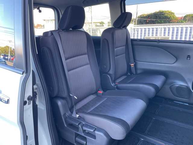 日産 セレナ e－パワー ハイウェイスター V 千葉県 2020(令2)年 3.3万km ブリリアントホワイトパール 純正10インチナビ/(フルセグＴＶ/Bluetooth/CD/DVD/Blu-ray)/全周囲カメラ/ドライブレコーダー前後/ブラインドスポットモニター/パーキングアシスト/衝突被害軽減システム/車線逸脱警報/クルーズコントロール/フリップダウンモニター/ハンズフリー両側オートスライドドア/横滑り防止装置/ビルトインETC/LEDヘッドライト/フォグランプ/オートライト/ウィンカーミラー/電動格納ミラー/純正15インチAW/シートヒーター/シートリフター/ステアリングヒーター/プッシュスタート/スマートキー/フロアマット/スペアキー/取扱説明書