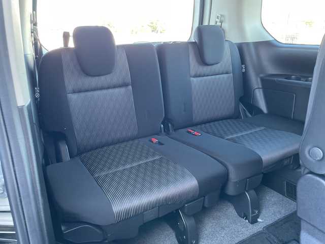 日産 セレナ e－パワー ハイウェイスター V 千葉県 2020(令2)年 3.3万km ブリリアントホワイトパール 純正10インチナビ/(フルセグＴＶ/Bluetooth/CD/DVD/Blu-ray)/全周囲カメラ/ドライブレコーダー前後/ブラインドスポットモニター/パーキングアシスト/衝突被害軽減システム/車線逸脱警報/クルーズコントロール/フリップダウンモニター/ハンズフリー両側オートスライドドア/横滑り防止装置/ビルトインETC/LEDヘッドライト/フォグランプ/オートライト/ウィンカーミラー/電動格納ミラー/純正15インチAW/シートヒーター/シートリフター/ステアリングヒーター/プッシュスタート/スマートキー/フロアマット/スペアキー/取扱説明書