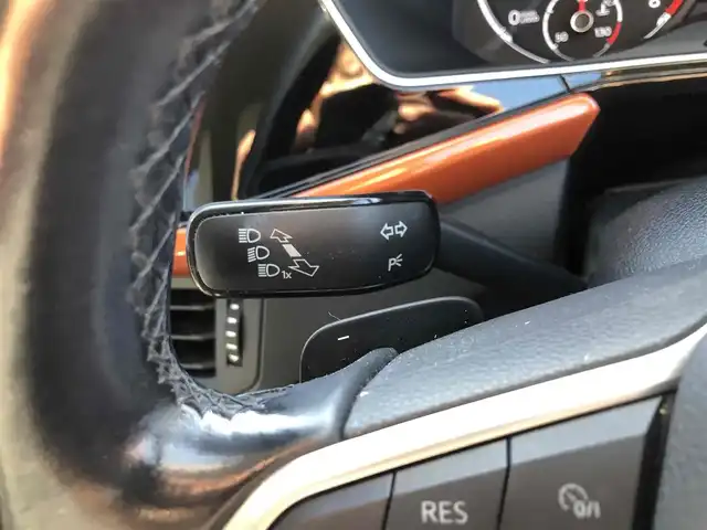 フォルクスワーゲン Ｔ－クロス TSI 1stプラス 福岡県 2020(令2)年 5万km ピュアホワイト 純正ナビ/　フルセグTV/CD/DVD/Bluetooth/バックカメラ/前後ドライブレコーダー/ACC（アダプティブクルーズコントロール）/エマージェンシーブレーキアシスト/パーキングアシスト/レーンキープアシスト/ブラインドスポットディテクション/パドルシフト/アイドリングストップ/ウィンカーミラー/純正フロアマット/ハーフレザーシート/プッシュスタート/ETC/LEDヘッドライト/置くだけ充電/ルーフレール/取扱説明書