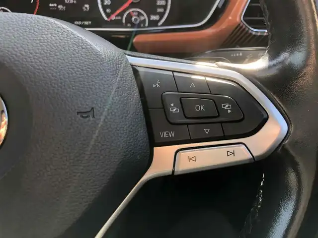 フォルクスワーゲン Ｔ－クロス TSI 1stプラス 福岡県 2020(令2)年 5万km ピュアホワイト 純正ナビ/　フルセグTV/CD/DVD/Bluetooth/バックカメラ/前後ドライブレコーダー/ACC（アダプティブクルーズコントロール）/エマージェンシーブレーキアシスト/パーキングアシスト/レーンキープアシスト/ブラインドスポットディテクション/パドルシフト/アイドリングストップ/ウィンカーミラー/純正フロアマット/ハーフレザーシート/プッシュスタート/ETC/LEDヘッドライト/置くだけ充電/ルーフレール/取扱説明書