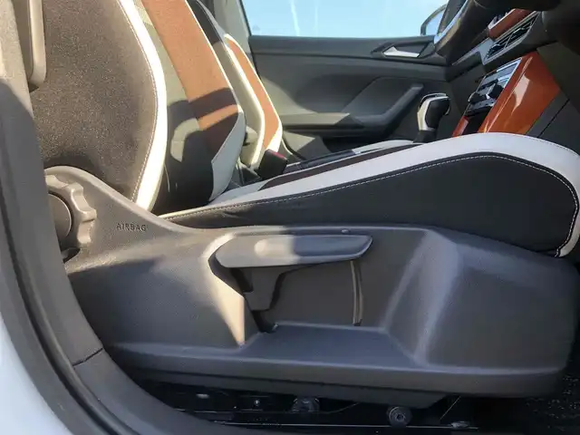 フォルクスワーゲン Ｔ－クロス TSI 1stプラス 福岡県 2020(令2)年 5万km ピュアホワイト 純正ナビ/　フルセグTV/CD/DVD/Bluetooth/バックカメラ/前後ドライブレコーダー/ACC（アダプティブクルーズコントロール）/エマージェンシーブレーキアシスト/パーキングアシスト/レーンキープアシスト/ブラインドスポットディテクション/パドルシフト/アイドリングストップ/ウィンカーミラー/純正フロアマット/ハーフレザーシート/プッシュスタート/ETC/LEDヘッドライト/置くだけ充電/ルーフレール/取扱説明書