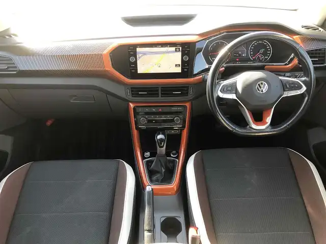 フォルクスワーゲン Ｔ－クロス TSI 1stプラス 福岡県 2020(令2)年 5万km ピュアホワイト 純正ナビ/　フルセグTV/CD/DVD/Bluetooth/バックカメラ/前後ドライブレコーダー/ACC（アダプティブクルーズコントロール）/エマージェンシーブレーキアシスト/パーキングアシスト/レーンキープアシスト/ブラインドスポットディテクション/パドルシフト/アイドリングストップ/ウィンカーミラー/純正フロアマット/ハーフレザーシート/プッシュスタート/ETC/LEDヘッドライト/置くだけ充電/ルーフレール/取扱説明書