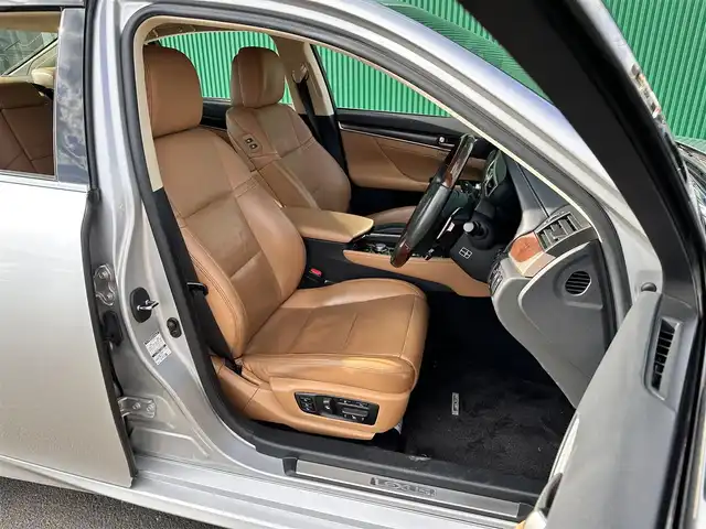 レクサス ＧＳ 450h バージョンL 宮城県 2012(平24)年 8.7万km ソニックシルバー ミリ波レーダー方式プリクラッシュセーフティシステム/レーダークルーズコントロール/オートマチックハイビーム/クリアランスソナー/ヘッドアップディスプレイ/パワートランクリッド/＝＝＝/ワンオーナー/純正HDDナビ/・Bluetooth/・フルセグTV/・CD/DVD/ETC/運転席・助手席 ベンチレーション機能 (送風機能)/運転席・助手席 シートヒーター/パワーシート/シートメモリー/NAVI・AI-AVS (電子制御サスペンション)/12.3インチワイドディスプレイナビゲーション/LEDヘッドランプ /LEDフロントフォグランプ/社外18インチAW/撥水機能付スーパーUV・IRカットガラス (フロントドア)/雨滴感知式オートワイパー /オート電動格納式ドアミラー/セミアニリン本革シート/後席シートヒーター/後席オーディオ＆エアコンコントロールパネル/電動リヤウインドゥサンシェード/リヤドアサンシェード/後席空間検知センサー /10エアバッグシステム