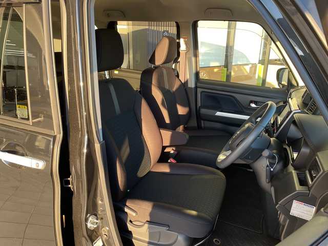 トヨタ ルーミー カスタムG 愛知県 2022(令4)年 1.9万km ブラックマイカメタリック 純正ナビ/両側パワースライドドア/レーダークルーズコントロール/シートヒーター/フルセグ/バックカメラ/純正アルミホイール/ＥＴＣ/ドライブレコーダー/ステアリングスイッチ/スマートキー/プッシュスタート