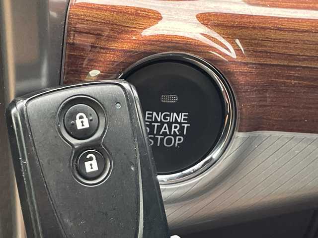 ダイハツ コペン ローブ 茨城県 2015(平27)年 3万km ブライトシルバーメタリック 社外SDナビ(Bluetooth/CD/DVD/フルセグTV)/ETC/横滑り防止装置/LEDオートライト/MTモード付AT/冷房AAC/アイドリングストップ/スマートキー/純正フロアマット/シートヒーター/レザーシート/社外16インチアルミホイール