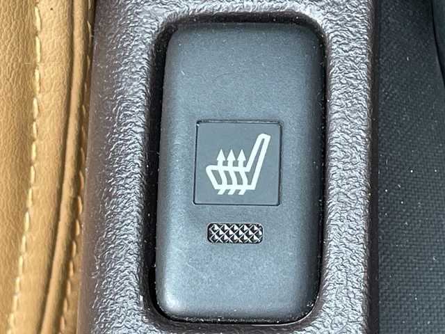 ダイハツ コペン ローブ 茨城県 2015(平27)年 3万km ブライトシルバーメタリック 社外SDナビ(Bluetooth/CD/DVD/フルセグTV)/ETC/横滑り防止装置/LEDオートライト/MTモード付AT/冷房AAC/アイドリングストップ/スマートキー/純正フロアマット/シートヒーター/レザーシート/社外16インチアルミホイール