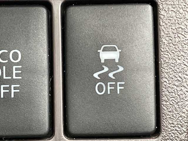 ダイハツ コペン ローブ 茨城県 2015(平27)年 3万km ブライトシルバーメタリック 社外SDナビ(Bluetooth/CD/DVD/フルセグTV)/ETC/横滑り防止装置/LEDオートライト/MTモード付AT/冷房AAC/アイドリングストップ/スマートキー/純正フロアマット/シートヒーター/レザーシート/社外16インチアルミホイール